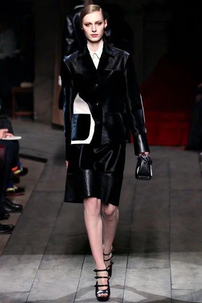Look 25
